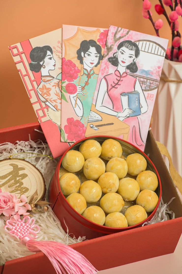 Nostalgia Ornament and Pastry Gift Box